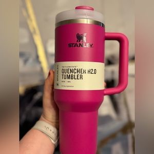 Fuchsia Stanley 40 oz Quencher 2.0  NWT! Sold out color!